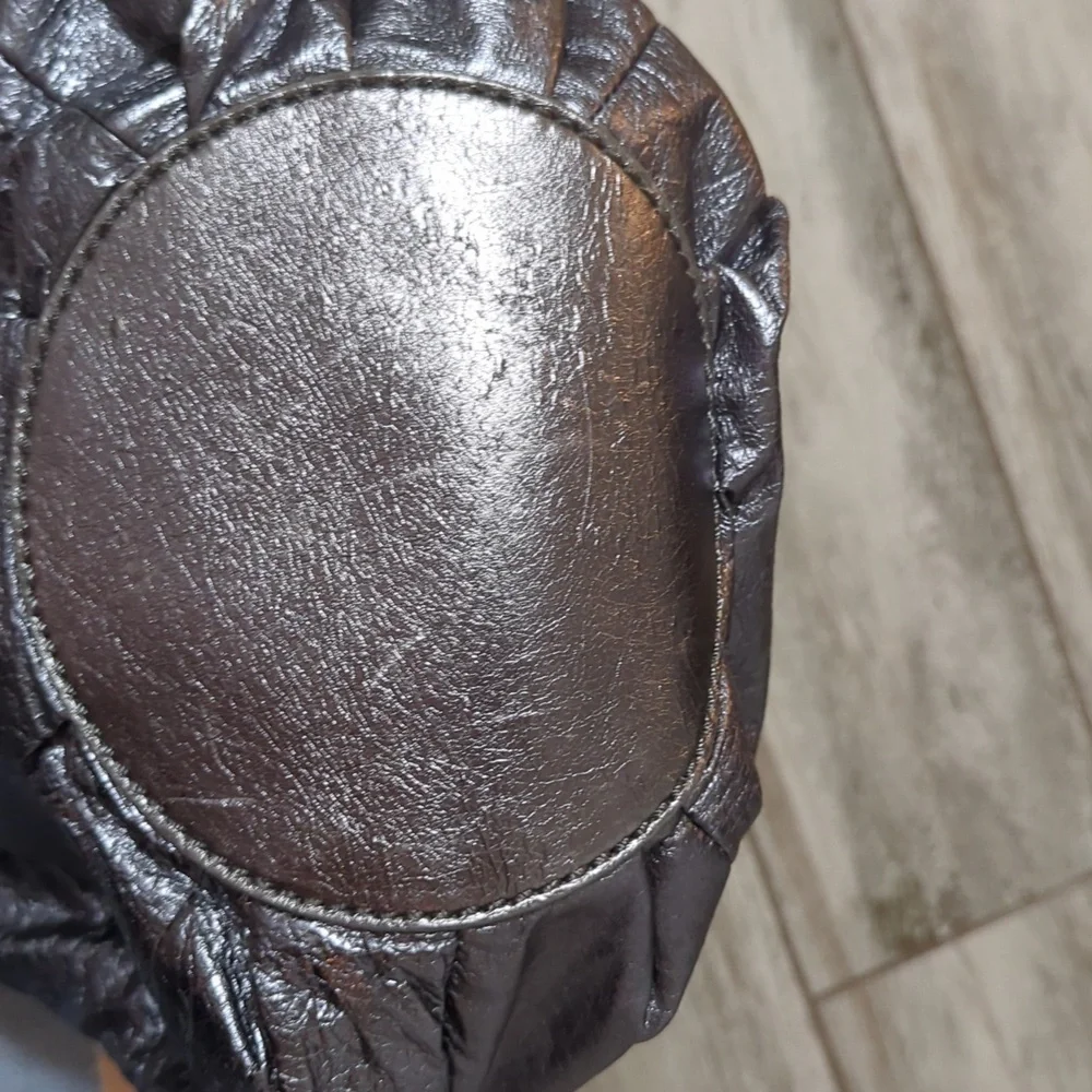 The Sak Metallic Silver Leather Shoulder Bag - Picture 3 of 5